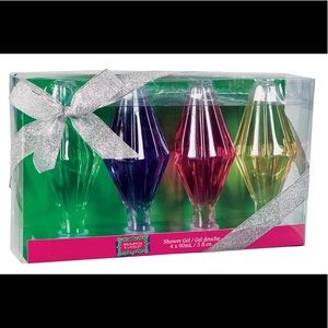 ☃️Bundle of 4 Holiday Light Bulb Shower Gel Sets🎄